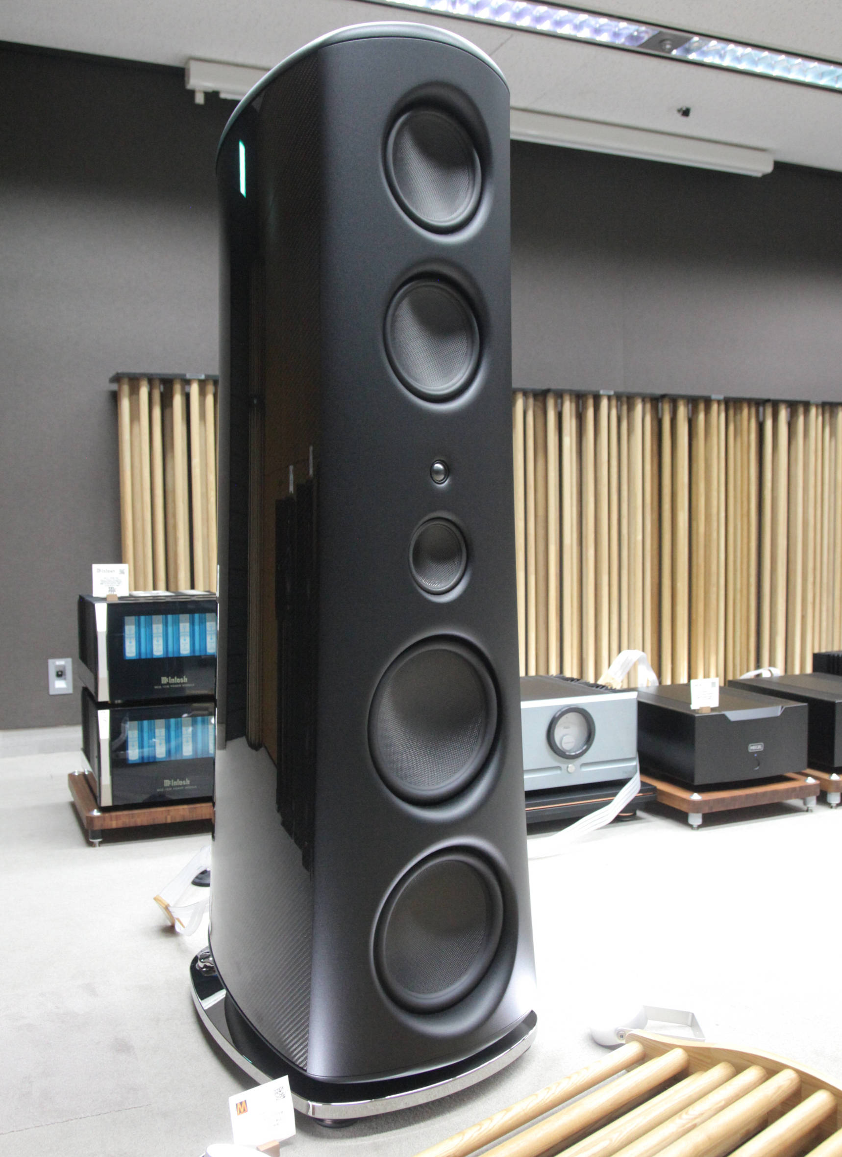 MAGICO M7